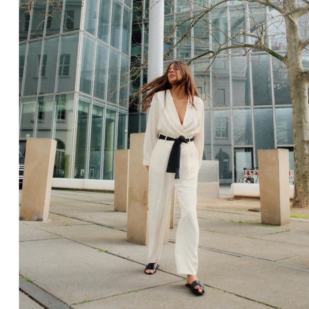 JUMPSUIT WITH MATCHING BELT. SIZE M